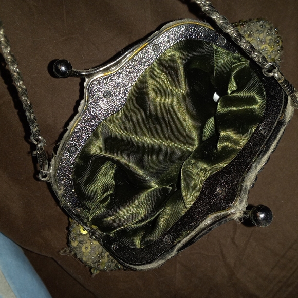 Beautiful vintage style handbag. GLITTERS SO PRETTY IN LIGHT - Picture 5 of 5